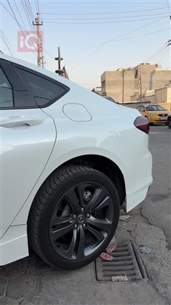ئاکورا TLX